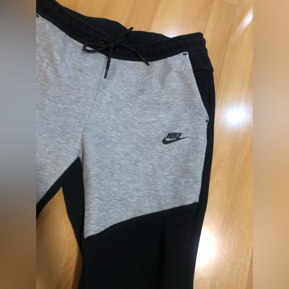 Nike Women’s Gray and Black Joggers - Picture 4 of 4